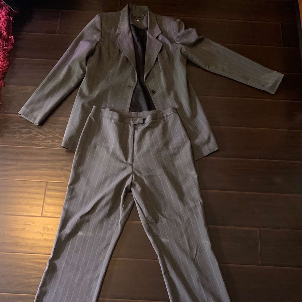 Pant suit for tall woman